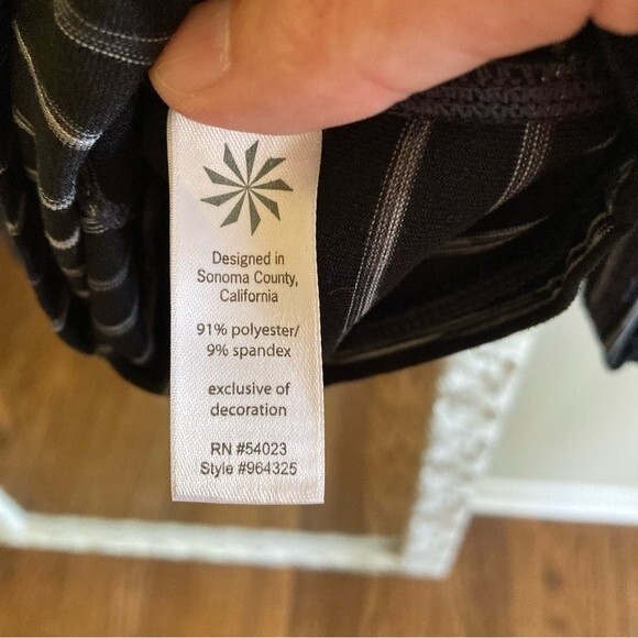 Athleta Women’s Elite active half zip black striped jacket size small! - Picture 4 of 10